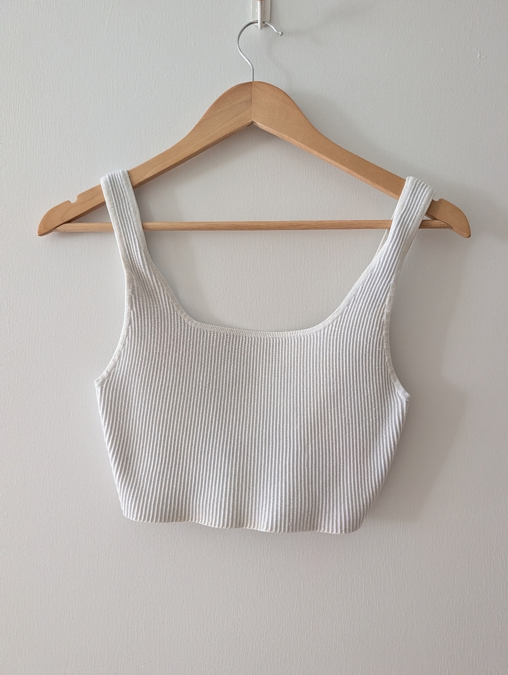 Aritzia Babaton Sculpt Knit Square neck Cropped Tank